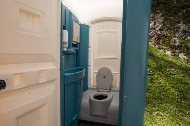 Best Portable restroom trailer rental  in Knoxville, IA